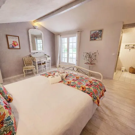 Casa de Férias Le Creux Du Loup La Couronne (Charente)