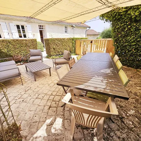 Casa de Férias Le Creux Du Loup La Couronne (Charente)